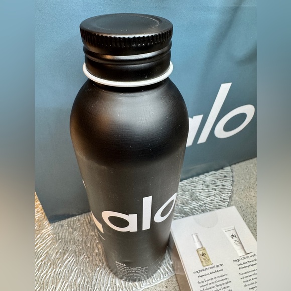 Alo Yoga 3pc wellness system: spray, body wash, bottle Alo - Picture 3 of 4